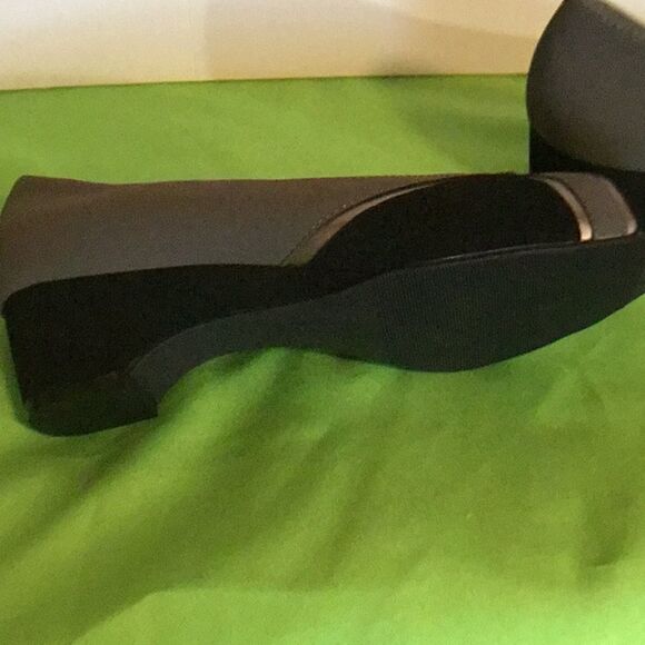 1” gray & black suede like heels in size 8 1/2 W - Picture 6 of 8